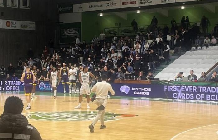 Nanterre-Hapoël Holon unterbrach mehrere Minuten nach Zwischenfällen zwischen pro-palästinensischen Aktivisten und israelischen Unterstützern