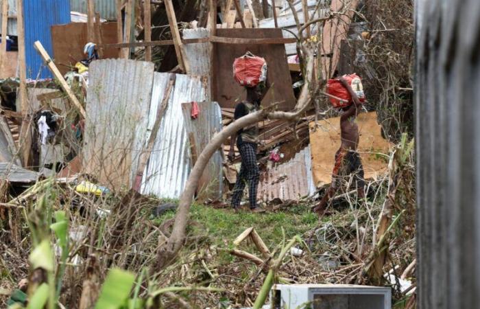 Auf einer zerstörten Insel beginnt die dringende Verteilung von Wasser und Nahrungsmitteln