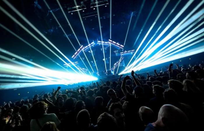 Justice elektrisiert das Publikum der Accor Arena mit umwerfendem Sound und Licht