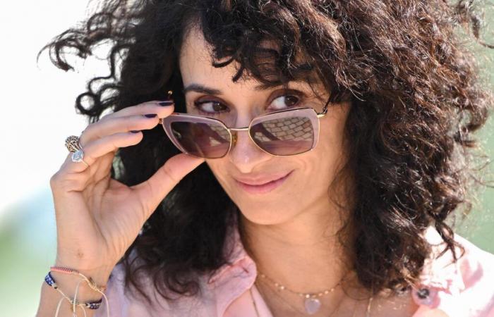 Rachida Bakri signiert das Buch ihres Vaters