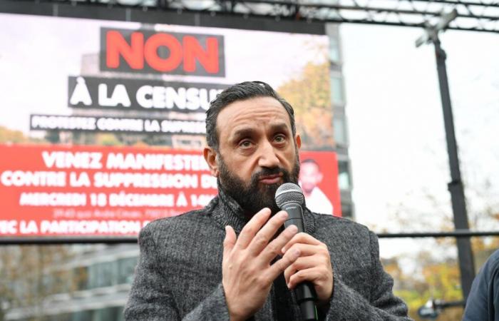 Cyril Hanouna nimmt an einer Demonstration vor Arcom teil, um seinen Kanal zu verteidigen