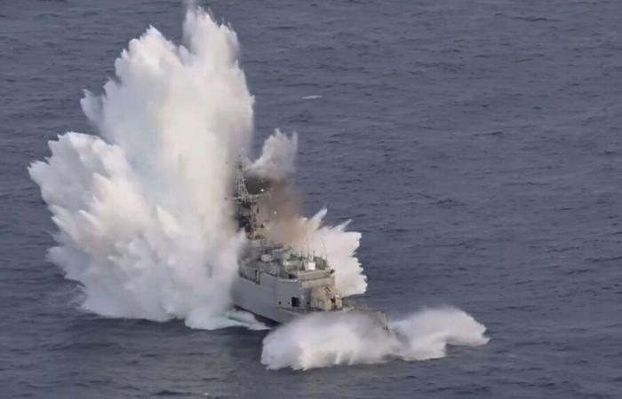 VIDEO. Ein französisches U-Boot testet seinen schweren F21-Torpedo auf einem ehemaligen Patrouillenboot