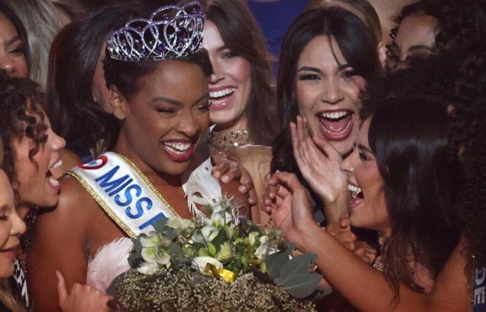 Miss France 2025 fährt mit ihrer Krone mit der U-Bahn, und ihre Reise ist nicht wie Ihre