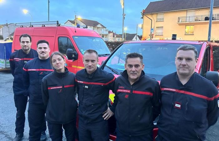 Nach dem tödlichen Wirbelsturm sind Feuerwehrleute der Landes im Einsatz