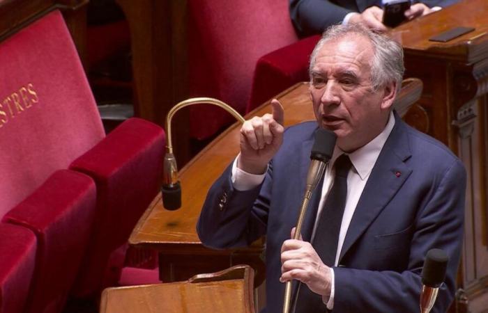 VIDEO. François Bayrou machte während seiner ersten Fragestunde Zwischenrufe in der Versammlung