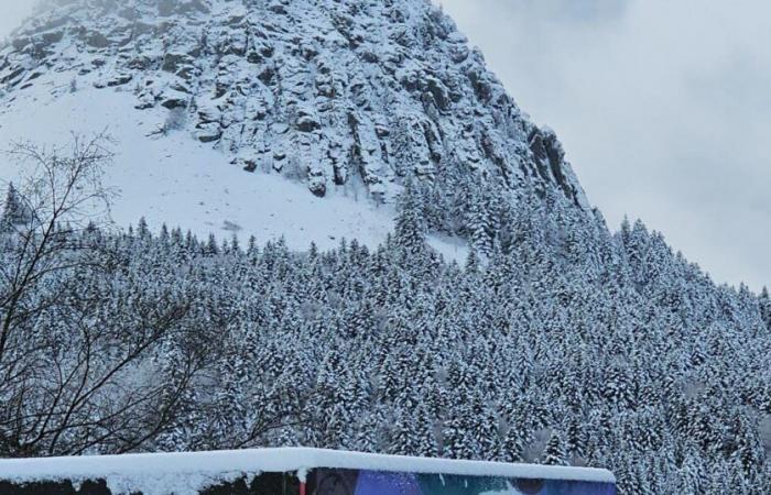 Der weiße Mantel bleibt auf den Massiven bestehen, bevor an diesem Wochenende die Schneeflocken zurückkehren