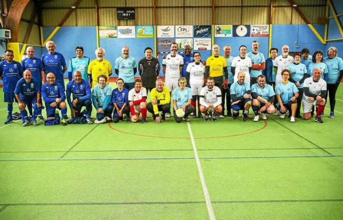 Rund dreißig Spieler im Wanderfußball-Interclub Banaleg in Bannalec