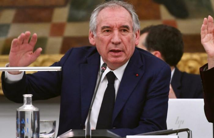 François Bayrou konsultiert weiterhin, die Kritik häuft sich