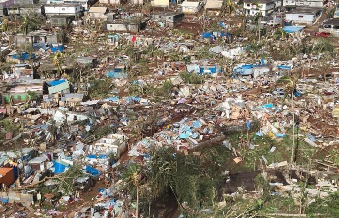 Mayotte verbrachte die erste Nacht unter Ausgangssperre, Emmanuel Macron war am Donnerstag vor Ort