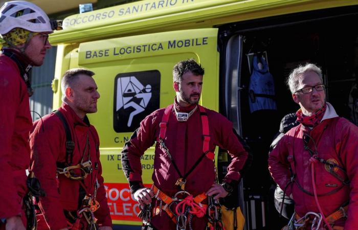 Bergamo: Verletzte Forscherin aus Höhle gerettet