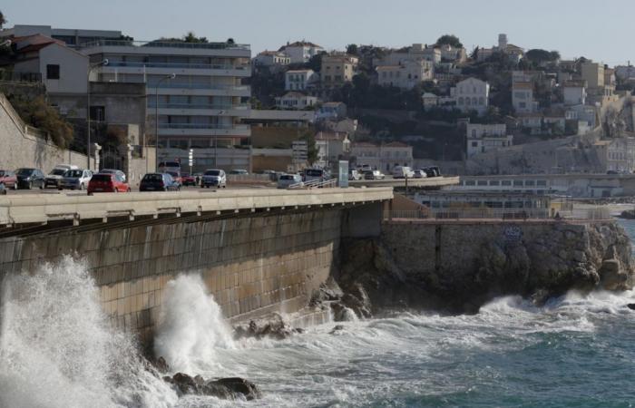 Marseille. Wetteralarm ausgelöst, beeindruckende Windböen treffen ein