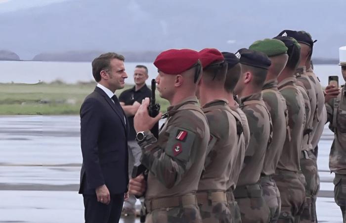 DIREKT. Emmanuel Macron ist gerade fünf Tage nach dem Durchzug des Zyklons Chido in Mayotte angekommen