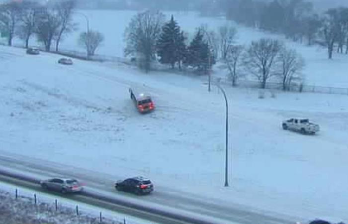 Schneesturm beeinträchtigt den Pendelverkehr am Donnerstagmorgen in Minnesota. Hier ein Blick auf die Straßenverhältnisse.