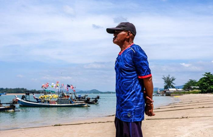 20 Jahre nach dem Tsunami im Indischen Ozean steht ein thailändischer Ex-Fischer bereit