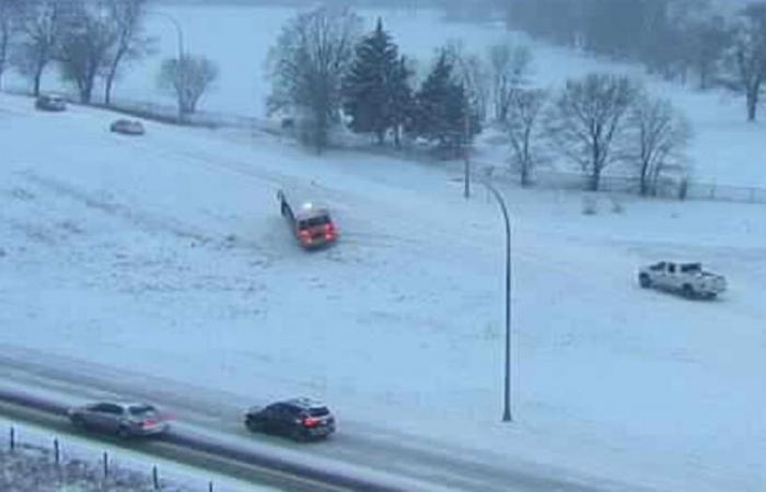 Schneesturm beeinträchtigt den Pendelverkehr am Donnerstagmorgen in Minnesota. Hier ein Blick auf die Straßenverhältnisse.