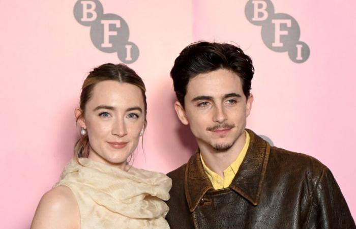 Die Kino-Seelenverwandten Saoirse Ronan und Timothée Chalamet prallen im Stil, aber nicht in der Stimmung aufeinander