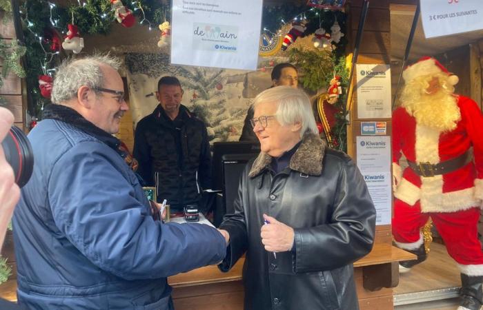 Ein legendärer Trainer des Straßburger Rennclubs machte auf dem Weihnachtsmarkt für benachteiligte Kinder mobil