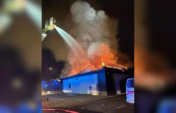 Beaune. Beeindruckendes Feuer zerstört das Dach eines Nachtclubs