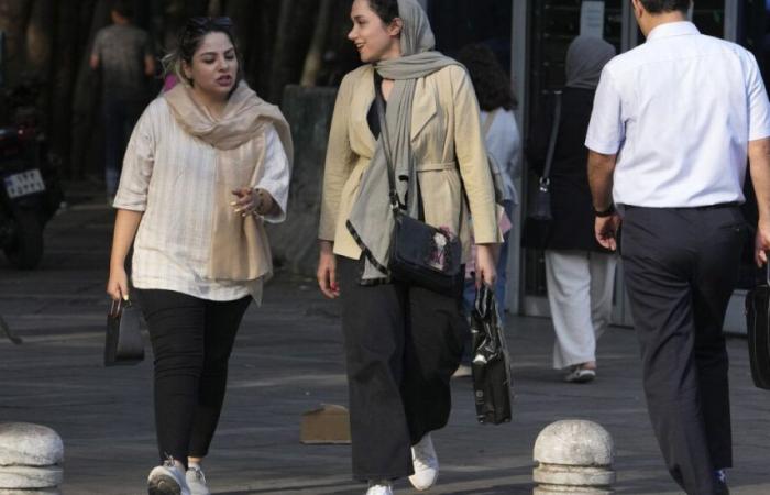 Iran: Aussetzung des Prozesses zur Umsetzung strengerer Reformen zum Tragen des Hijab