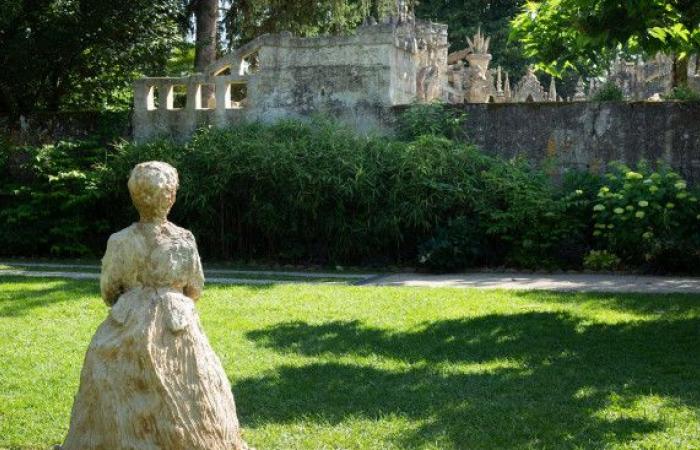 Die zeitgenössischen Buntglasfenster der Kathedrale werden schließlich von der Künstlerin Claire Tabouret geschaffen