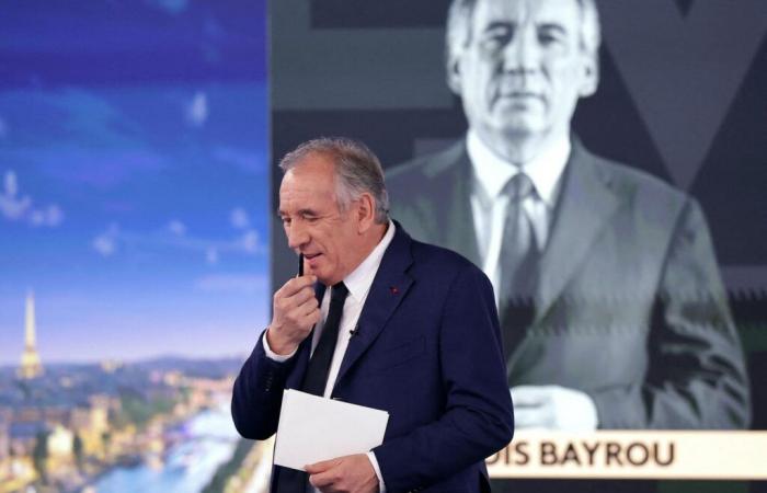 François Bayrou versucht, den Moment zu dramatisieren, um Menschen zusammenzubringen, aber es fällt ihm schwer, ihn zu überzeugen