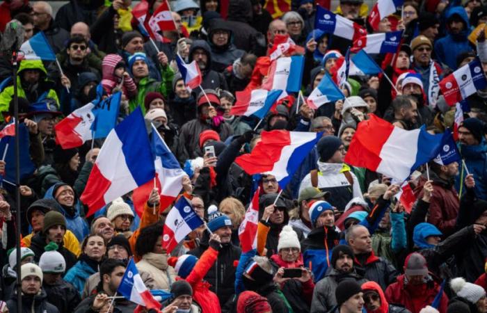 live. Les Bleues peilen den Sieg an, Neuschnee, folgen Sie dem Sprint der Damen von Grand-Bornand