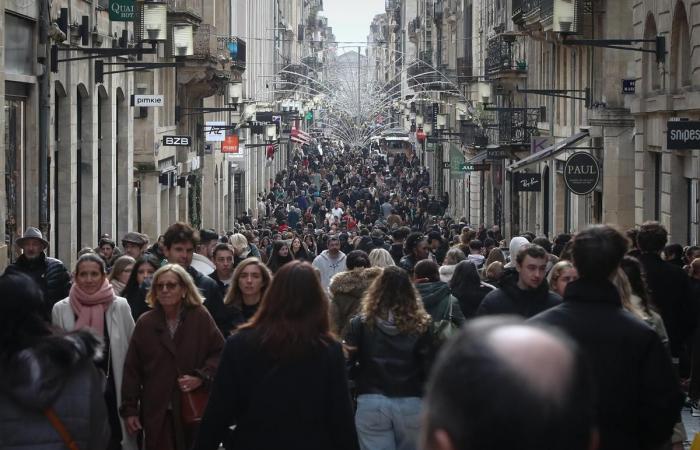 ein ziemlich ruhiger Trubel vor Weihnachten in den Straßen von Bordeaux