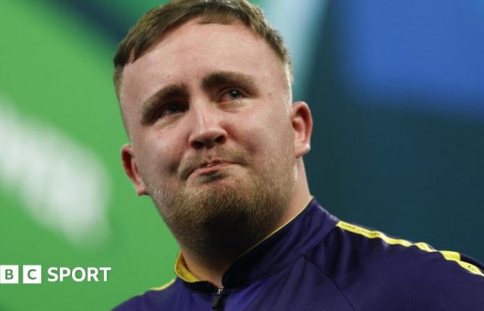 PDC World Darts Championship: Luke Littler hätte beim Auftaktsieg fast einen Neun-Darter geworfen