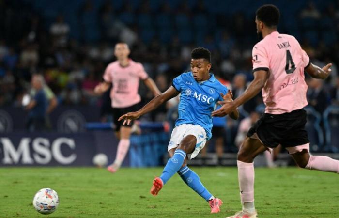 Genua-Napoli, die offiziellen Aufstellungen: Vitinha mit Pinamonti. Conte stellt Juan Jesus und Neres auf