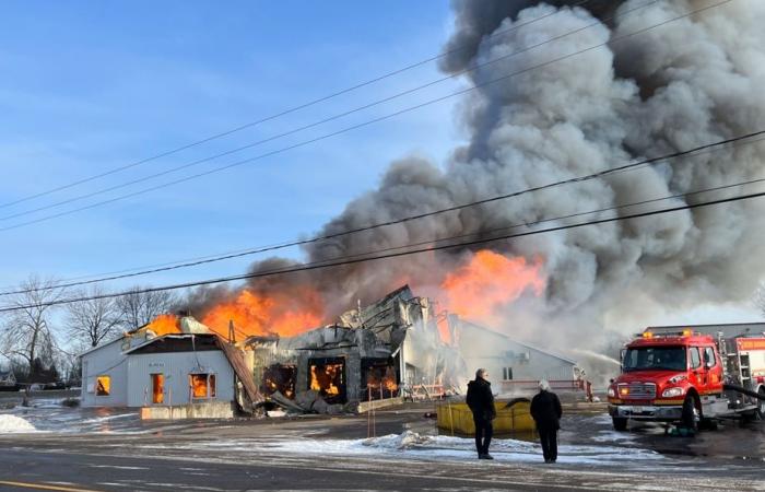 Muskellunge | Ein Großbrand verwüstet eine Fabrik