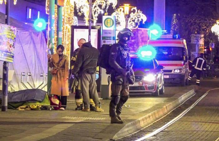 Ein Auto prallt auf einen Weihnachtsmarkt, mindestens zwei Tote und 68 Verletzte