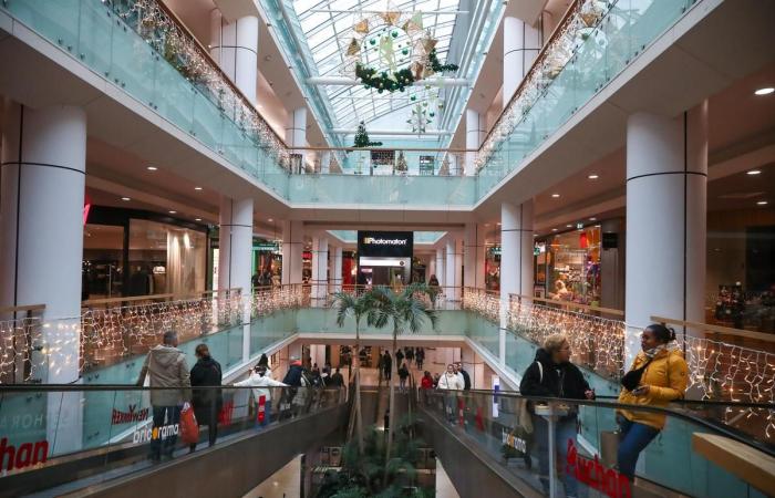 ein ziemlich ruhiger Trubel vor Weihnachten in den Straßen von Bordeaux