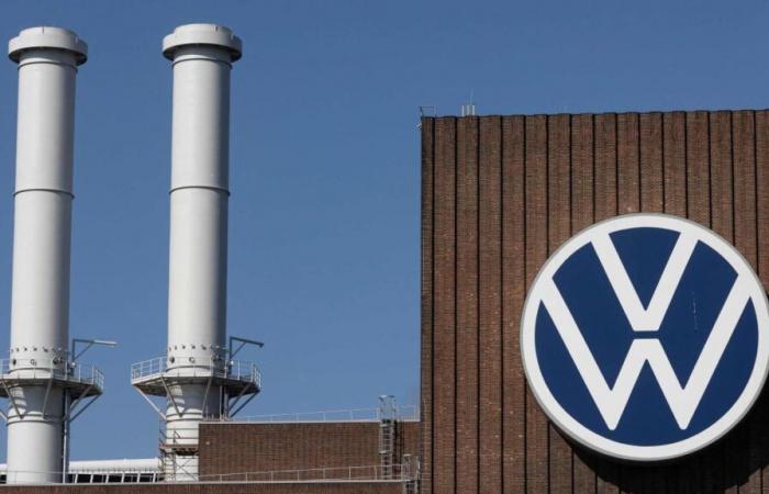 Volkswagen, es gibt eine Vereinbarung mit den Gewerkschaften: Schließungen vermeiden, aber bis 2030 35.000 Arbeitsplätze abbauen