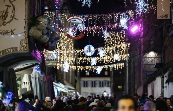 Auf dem Straßburger Markt sind trotz des Anschlags auf Magdeburg Touristen anwesend