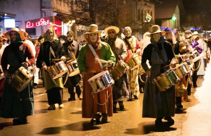 Ubersitz, ein Schweizer Brauch, der ein Tal in Aufruhr versetzt