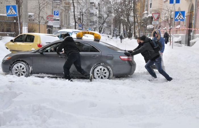 Wetter in Thessaloniki: erster Schneefall in den Bergen, weiße Landschaften und Unannehmlichkeiten auf den Straßen