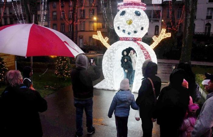 Weihnachtsparade, DJ, Eisbahn … im Regen versucht der Weihnachtszauber, das Wochenende der Einwohner von Carcassonne zu unterstreichen