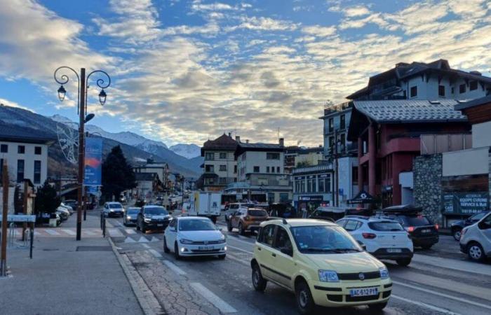 Verkehr. Anhaltende Schwierigkeiten auf der A7 und A43 sowie auf der Bahnhofsstraße