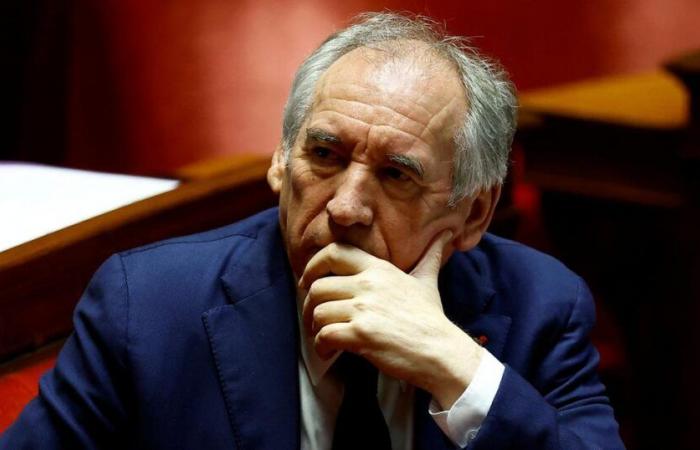 Bayrou beginnt seine Amtszeit mit einer historisch niedrigen Popularität