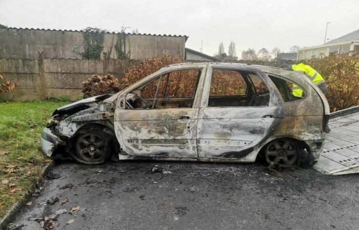 In Fougères wurde sein Auto gestohlen und in Brand gesteckt