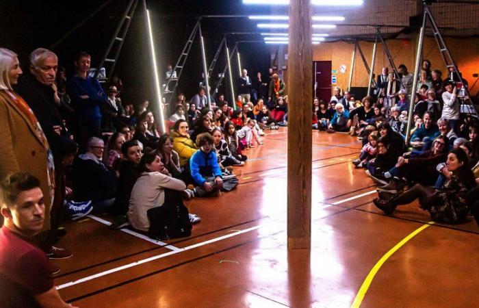 Montreal. Der Zirkus flüstert am Ohr des Hibou, eine einzigartige Show