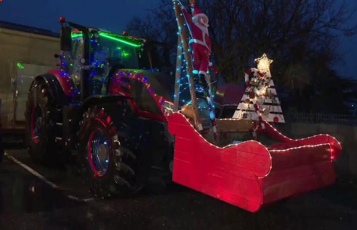 Wütende Bauern, eine Weihnachtsparade, um feierlich zu demonstrieren und gleichzeitig mobilisiert zu bleiben