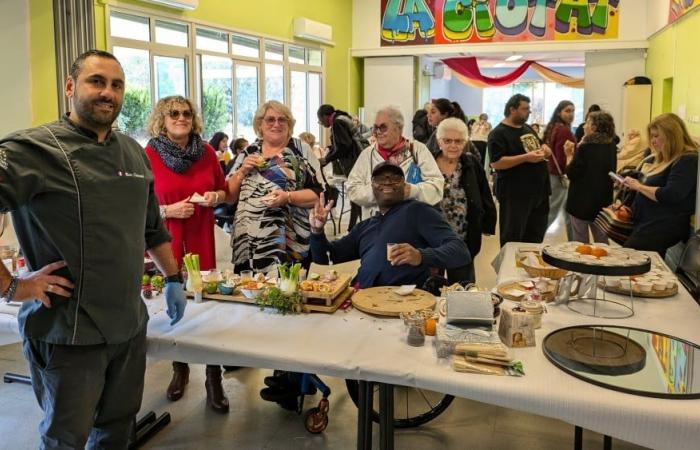 In La Ciotat besucht Küchenchef Marc Dussaud das Sozialzentrum Abeille, um seine Rezepte zu teilen