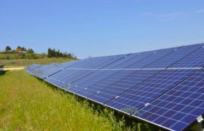 Demnächst sollen in einem Stadion und auf einem Friedhof in der Nähe von Rouen Photovoltaikmodule installiert werden