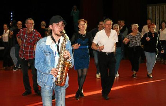 Christmas Fest-deiz: eine Feier der bretonischen Kultur im Dan Ar Braz-Bereich in Quimper