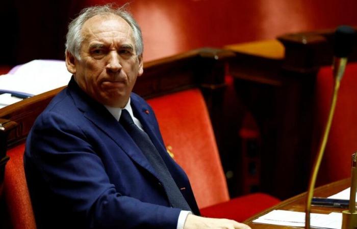 Bayrou beginnt seine Amtszeit mit einem historisch niedrigen Popularitätswert