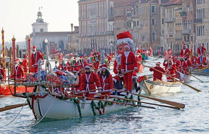 Venedig, der Weihnachtsmann fliegt auf dem Canal Grande – Nachrichten