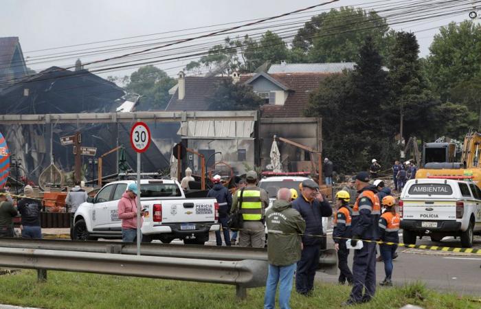 Die Welt in Kürze | Zehn Tote bei Flugzeugabsturz in Brasilien; Der Trevi-Brunnen wird nach der Reinigung wieder geöffnet