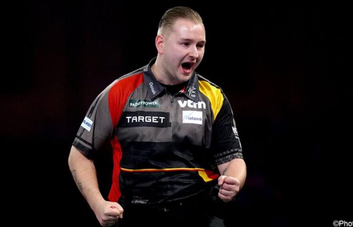 Dimitri Van den Bergh wahrt die belgische Ehre im Ally Pally: Er schlägt Slevin auf dem Weg zur dritten Weltcup-Runde mit Leichtigkeit