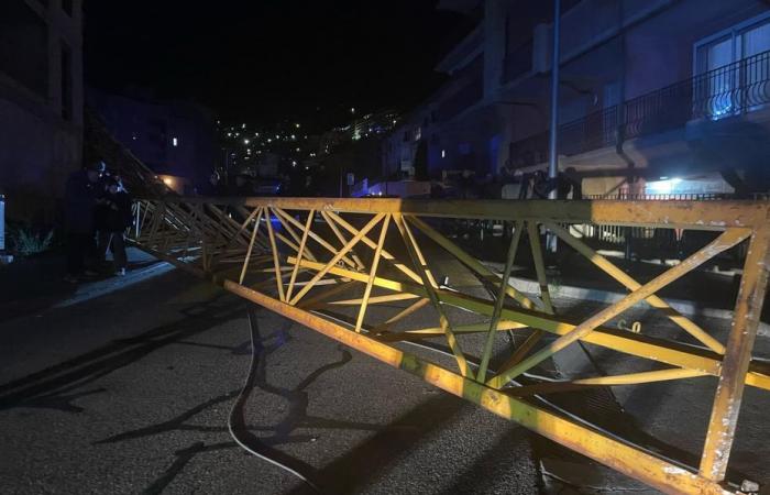 VIDEO. Ein Kran stürzt ein und prallt gegen ein Gebäude in Bastia